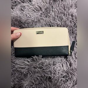 BNWT Kate Spade Wallet in light pink / black